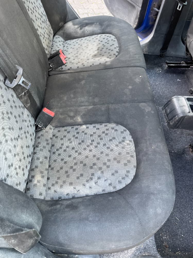 Před – Čištění interiéru auta – před a po – AutoShine Pardubice