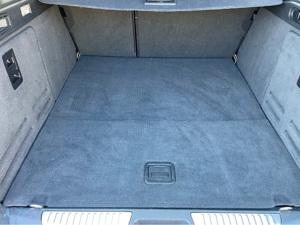 Po – Čištění kufru – před a po – AutoShine Pardubice