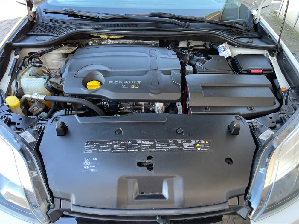 Po – Čištění motorového prostoru – před a po – AutoShine Pardubice