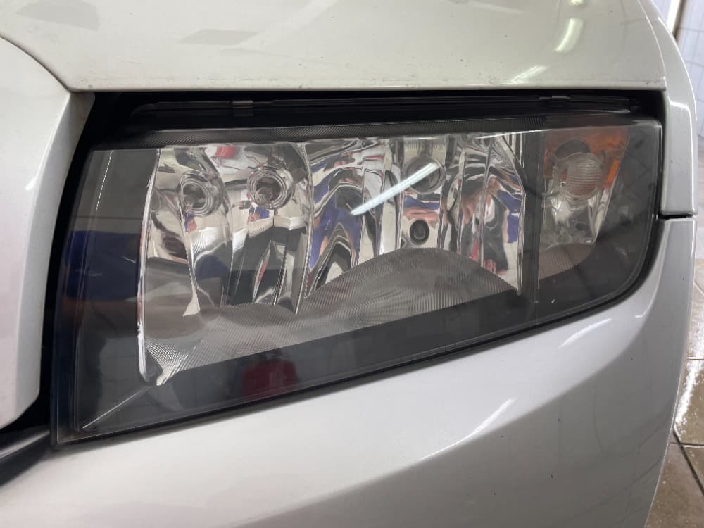 Po – Renovace světlometů – před a po – AutoShine Pardubice