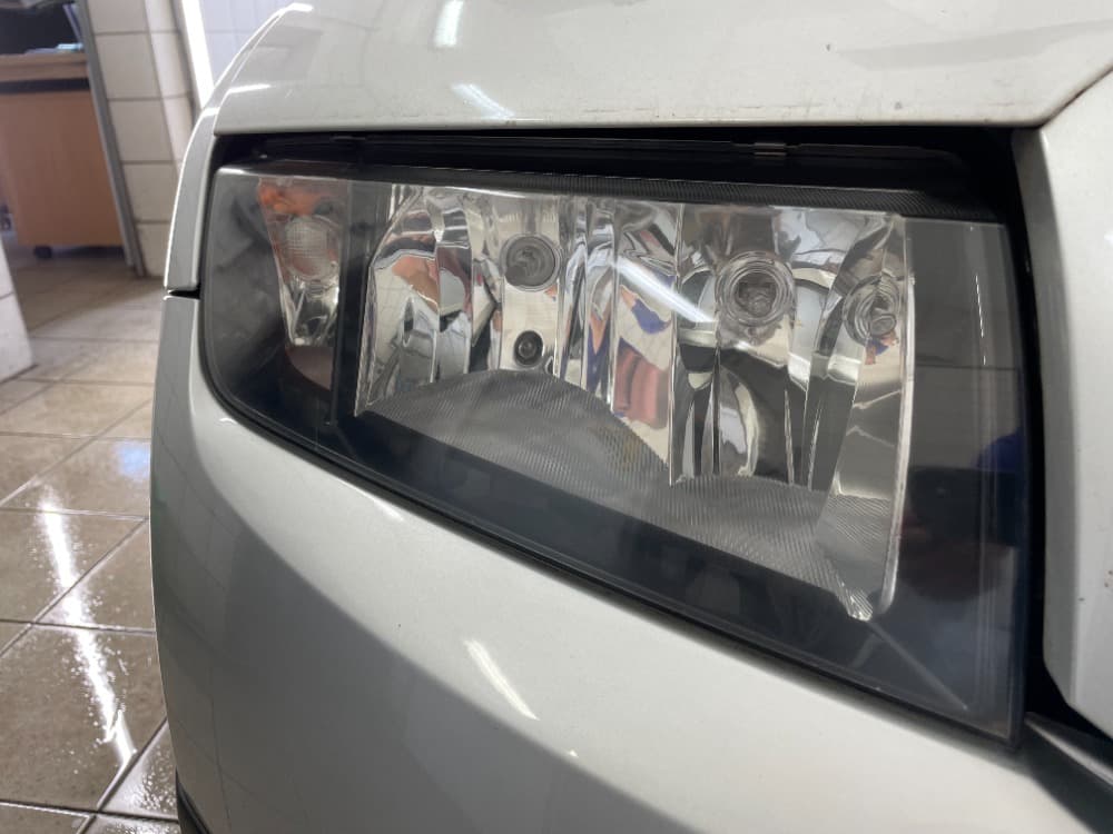 Po – Leštění světlometů – před a po – AutoShine Pardubice